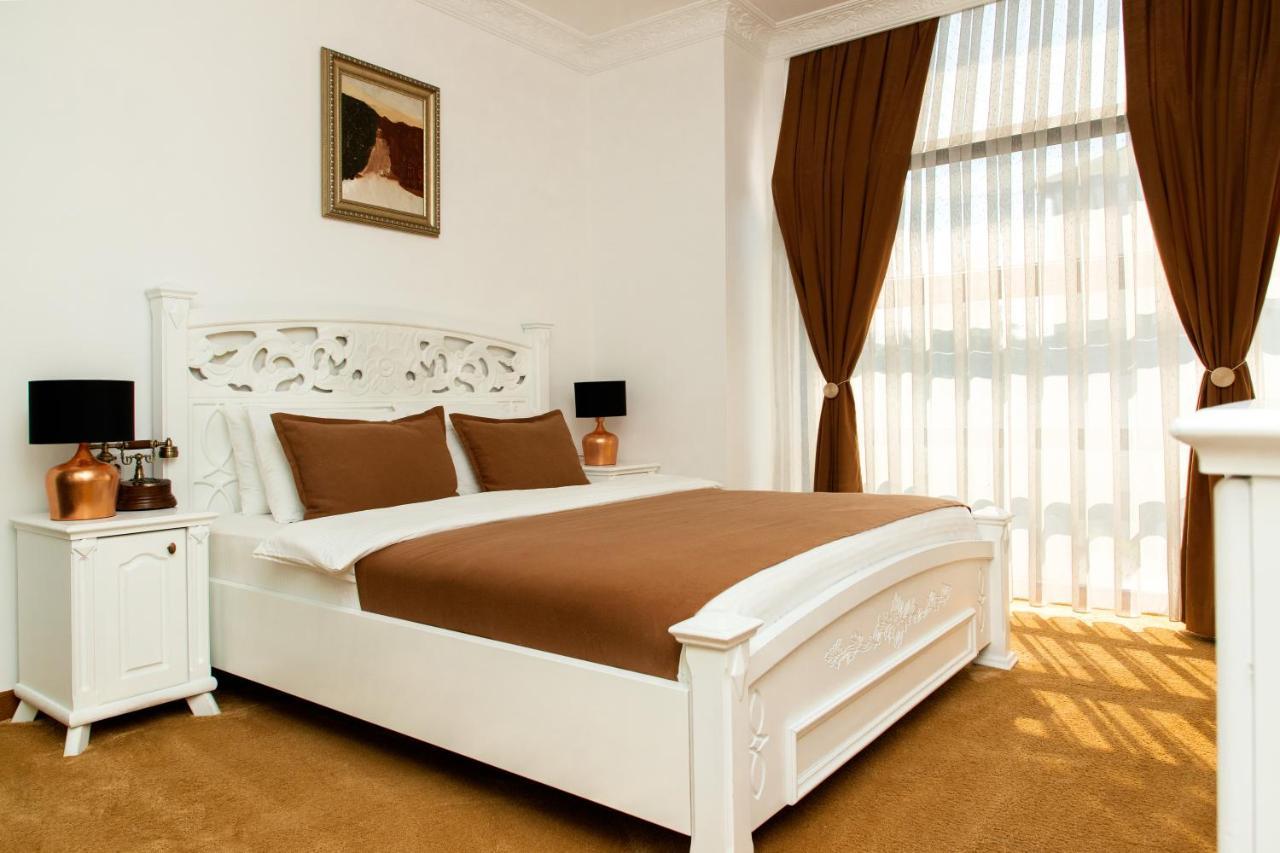 Golden Hotel Pristina Exterior foto