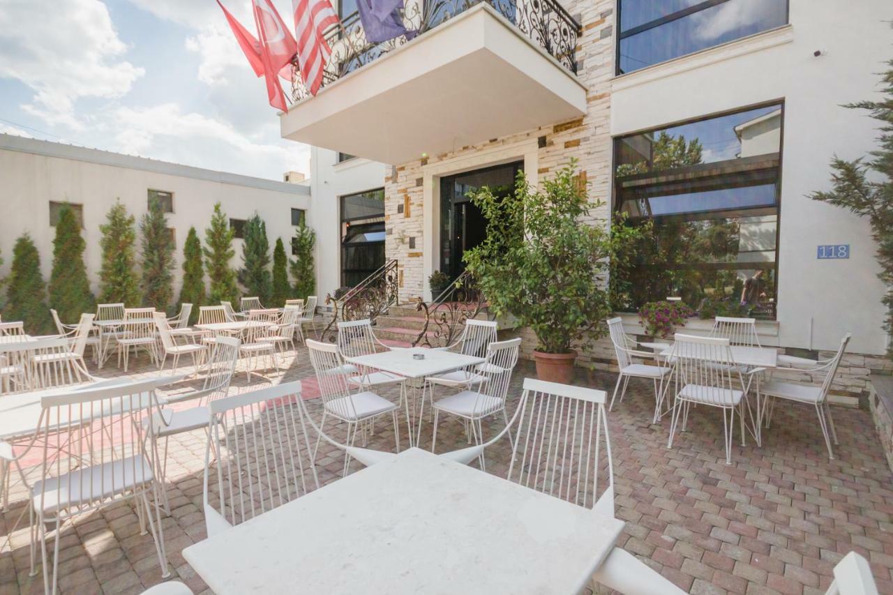 Golden Hotel Pristina Exterior foto